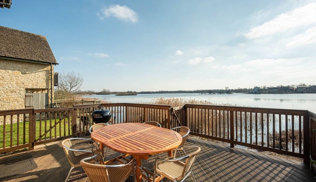 Misty Lodge (MV69), Lower Mill Estate, Cotswolds