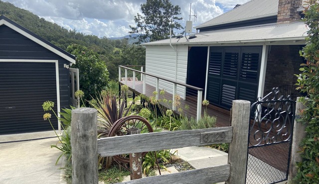 Misty Mountain 2br Cottage with large entertaining deck Krambach Mountain