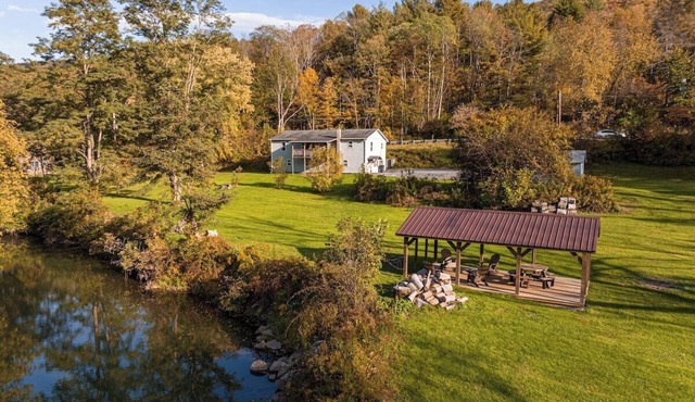 Misty Mountain Cottage | Fire Pit + Pavilion!