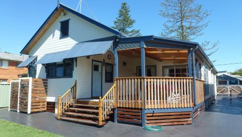 Mistys Beachside Cottage - Bring your own linen.