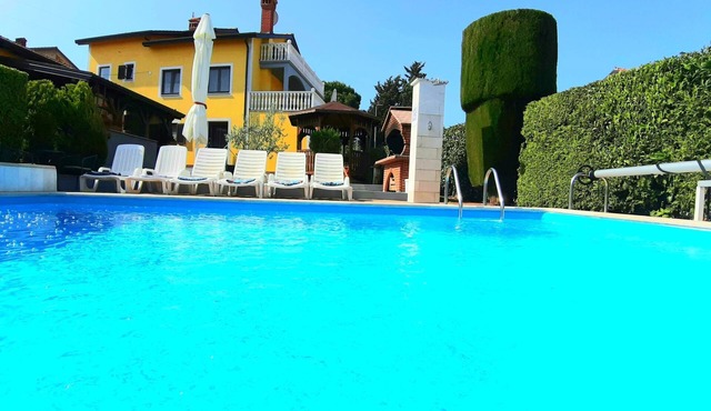 mit beheiztem Pool by Interhome