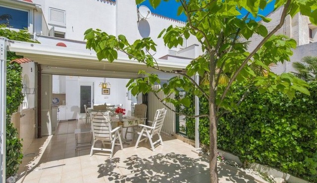 mit Blick auf das Wasser by Interhome