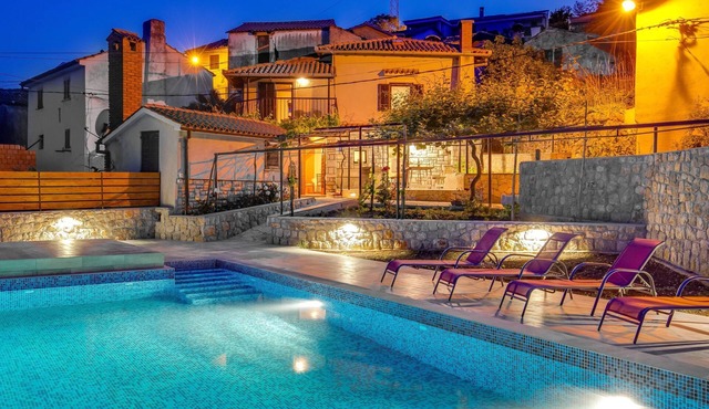 mit großem Garten und Pool by Interhome