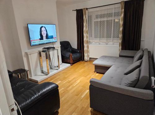 Mitcham Junction - 2 Bed Apartment - Sleeps 6