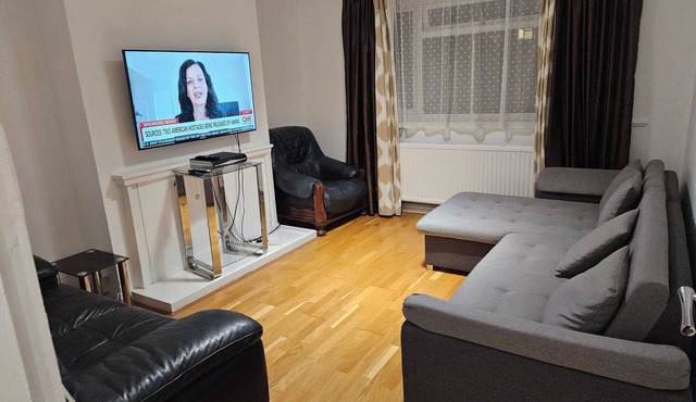 Mitcham Junction - 2 Bed Apartment - Sleeps 6