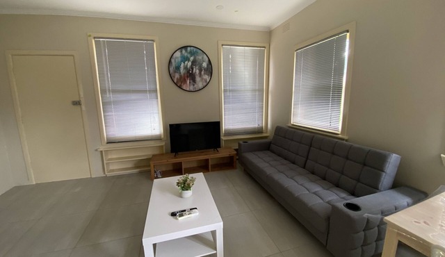 Mitcham train station 2 bedrooms unit