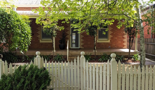 Mitchell Cottage- Heritage Chic in Central Albury - Gorgeous two bedroom cottage in central Albury