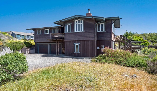 Miwok Escape - Pet Friendly, Nestled in the sand dunes, Short walk to Beach