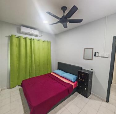 MixxHome Seremban 2, One Queen Bed, Share Bathroom