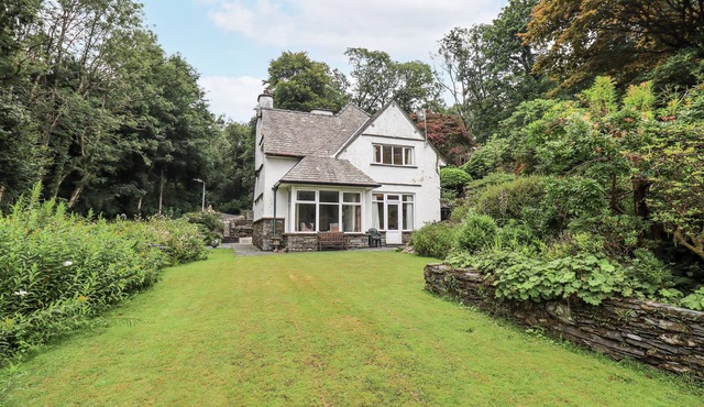 MIYANLI, with open fire in Bowness-On-Windermere