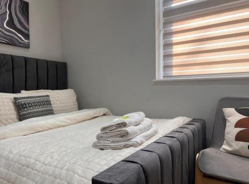MJ Serviced apartment - West London