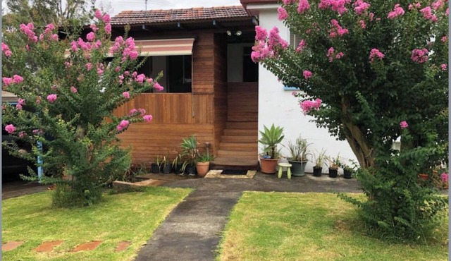 MJED House is located at Macquarie Fields in ducted air-conditioned & Free WIFI