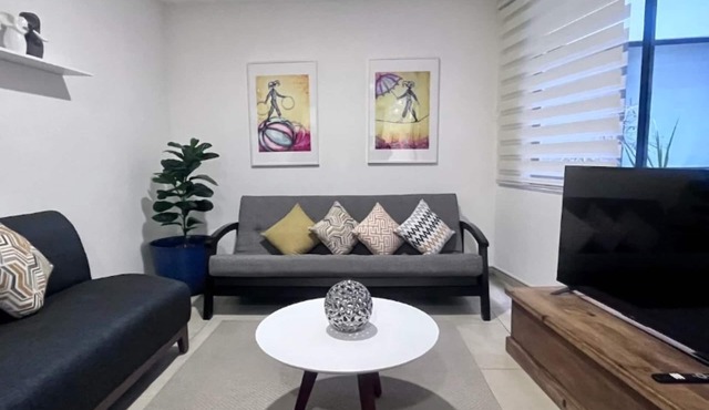 ML002- 2 BR/2 BTH - One Bedroom Apartment, Sleeps 4