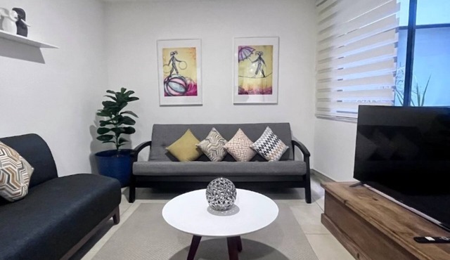 ML002- 2 BR/2 BTH - One Bedroom Apartment, Sleeps 4