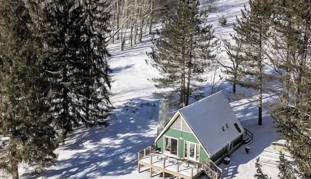 ML02-Cozy Lake Front Chalet w/hot tub! Close to skiing!