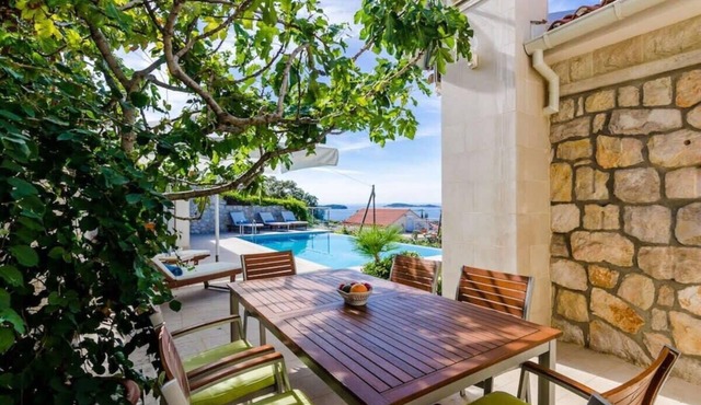 Mlini's Creative Villa overlooking the Sea