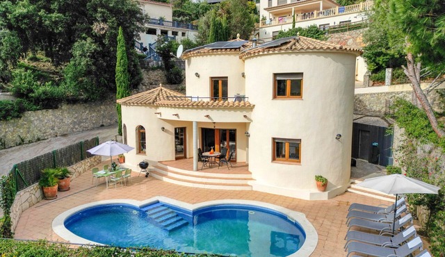 MM156: House with private pool in Sa Riera, Begur