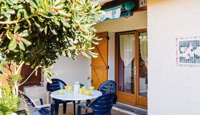 MM45 : 1 room villa with AC mezzanine and terrace near the beach