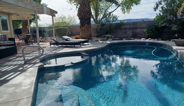 Mntn VIEW! Private Expansive Yard. Htd POOL, SPA BBQ, Pets OK