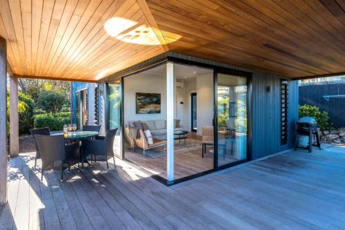 Moa 30 Runga - Stay Waiheke