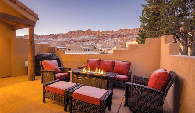 Moab Basecamp! 10 min to Arches | Pool & Hot tub