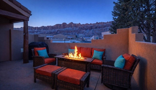 Moab Basecamp! 10 min to Arches | Pool & Hot tub