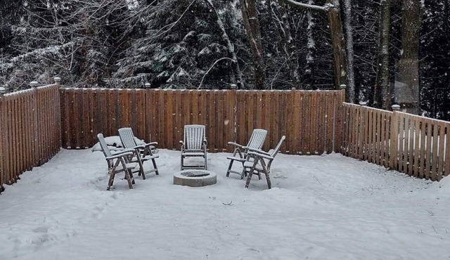 Moana and Maple Country escape, close to X-C skiing and 50 min to Blue Mountain.