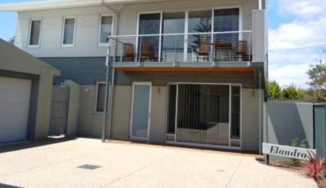 Moana Beach “Elandra Beach House”