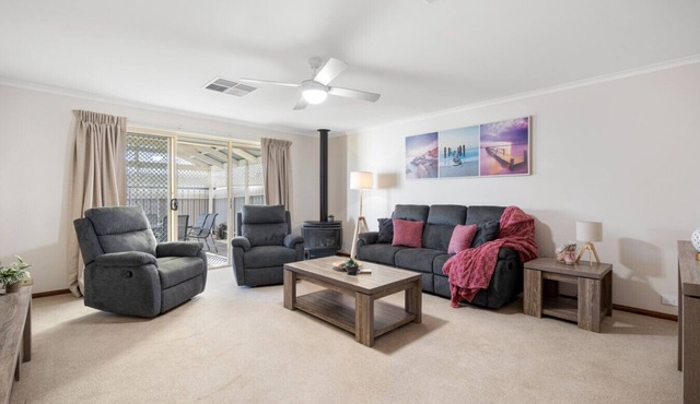 Moana Hideaway - 3BR, BBQ, Parking