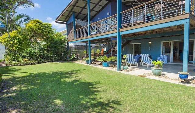 Moana Retreat - Stone's throw to the ocean with easy access