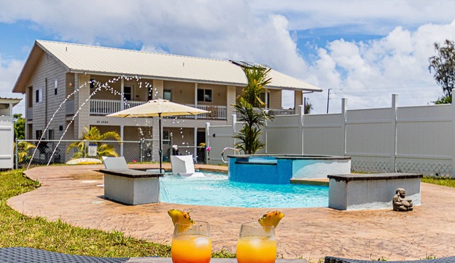 Moana Sunrise Villa- Resort-like pool, hot tub and A/C! This place has it all!