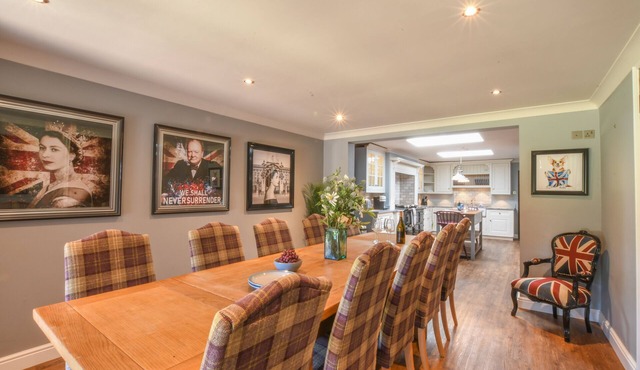 MOAT BARN, pet friendly, with hot tub in Woodbridge