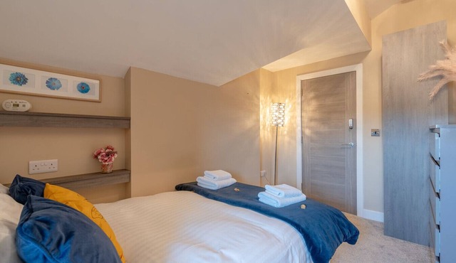 Moat House Room 5|Private Bathroom