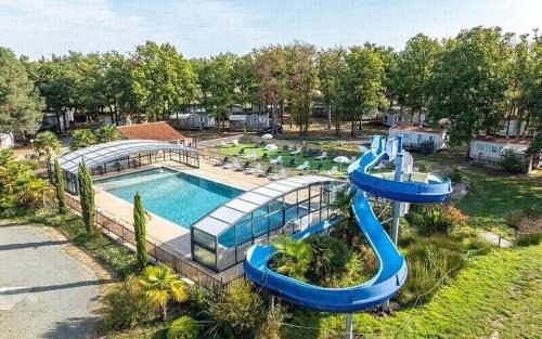 Mobil-home TV près de la Piscine - 3 chambres - 6 personnes - Camping Cœur de Vendée - Puy duFou
