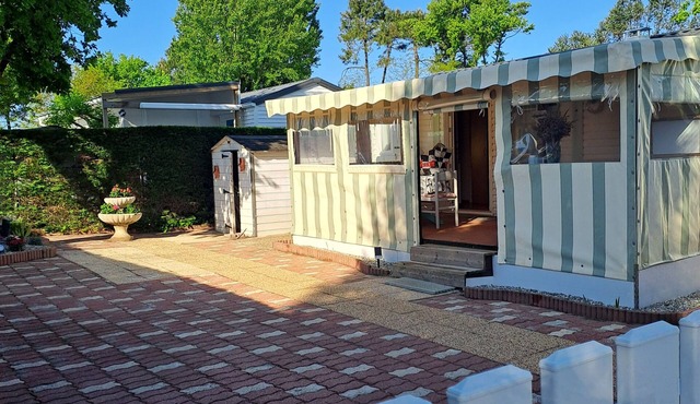 Mobil home 4 places terrasse couverte à 2 pas de la plage. Animaux non acceptés