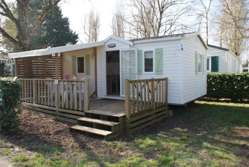 Mobil-home équipé pour un séjour au vert avec piscine