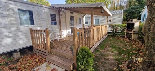 Mobil-home avec grande terrasse