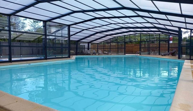 Mobil Home Beg Meil ​300m beach with shared pool, private terrace and Wi-Fi