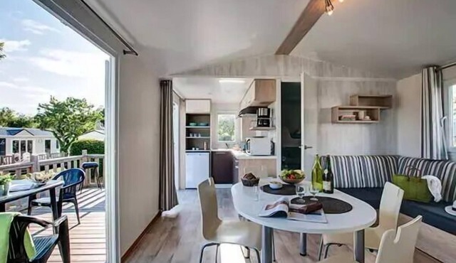 Mobil-home | Comfort | 2 Bedrooms | Sleeps 4 | Uncovered raised terrace | TV