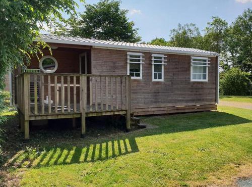 Mobil-home confortable avec terrasse pour 6 personnes - API-1-52-523