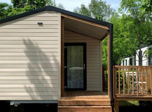 Mobil home confortable avec terrasse à Challes-les-Eaux - API-1-52-1268