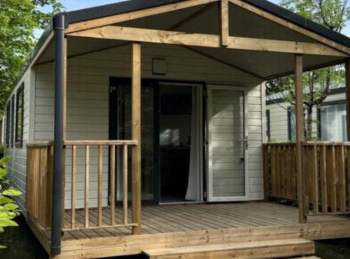 Mobil home confortable avec terrasse à Challes-les-Eaux - API-1-52-1290