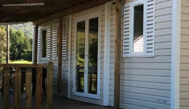 MOBIL-HOME COUFLENS with covered terrace sleeps 6