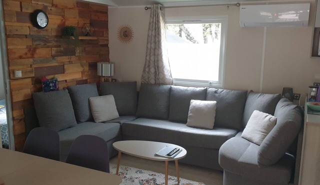 Mobil-home Dans Petit Camping Tranquil. Calme, Ombragé et Nombreuses Activités