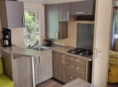 Mobil Home de 28m² avec Terrasse, 3 Chambres pour 6 Personnes - API-1-52-1550