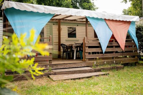 Mobil-home climatisé, camping 3étoiles, 5 min du Lac et à 15 min de Mimizan-Plage