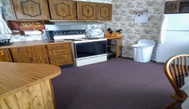 Mobil home fully furnished just off the Tennessee river at Paradise Shores.