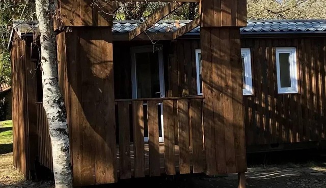 Mobil-Home Holz BABY mit CLIM - 26m2 mit überdachter Terrasse/2 Schlafzimmer 4 Personen