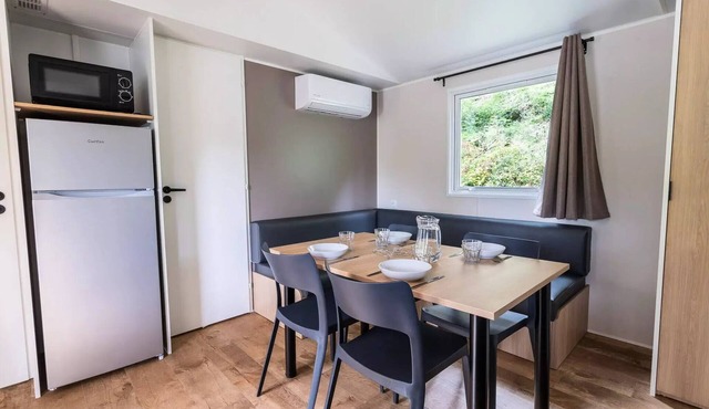 Mobil-home | Premium | 3 Bedrooms | 6/8 persons | Raised terrace | A/C | TV