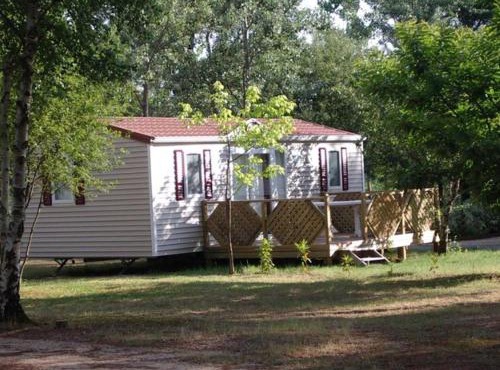 Mobil-home spacieux avec terrasse pour 6 personnes - API-1-52-985